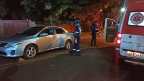 Homem é executado com vários tiros dentro de veículo Corolla em Dourados; veja o vídeo