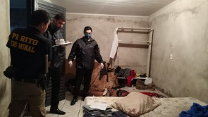 Travesti incorpora pomba gira, ameaça mãe de amigo e é morta com 7 facadas no pescoço em Dourados