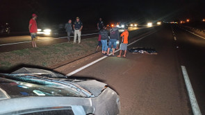 Vídeo: Homem morre atropelado por carro na BR-163 em Dourados