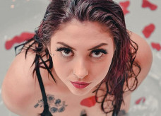 Beatriz, de 20 anos, começou a fazer shows eróticos pela internet após a quarentena em Campinas (SP) — Foto: Arquivo pessoal