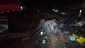 Dupla morre após colisão entre carreta e caminhonete próximo de Itahum