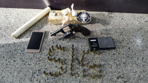 Depois de ser ameaçado por facção rival, homem é preso com drogas e arma de fogo em Dourados