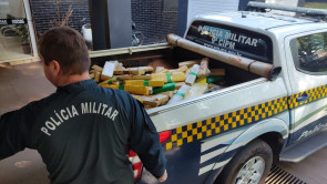 Traficante capota carro lotado de maconha e quebra perna em Itahum