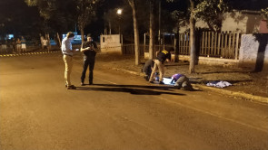 Homem é assassinado com 9 tiros de pistola na Vila Aurora em Dourados