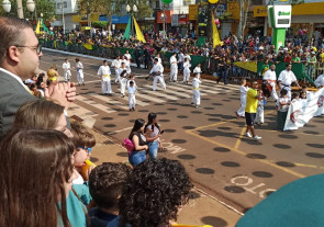 Cerca de 40 mil pessoas prestigiam desfile de 7 de Setembro em Dourados