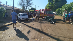 Motociclista não obedece à placa de “pare”, invade preferencial e morre após bater contra um carro em Dourados
