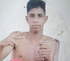 Motociclista não obedece à placa de “pare”, invade preferencial e morre após bater contra um carro em Dourados