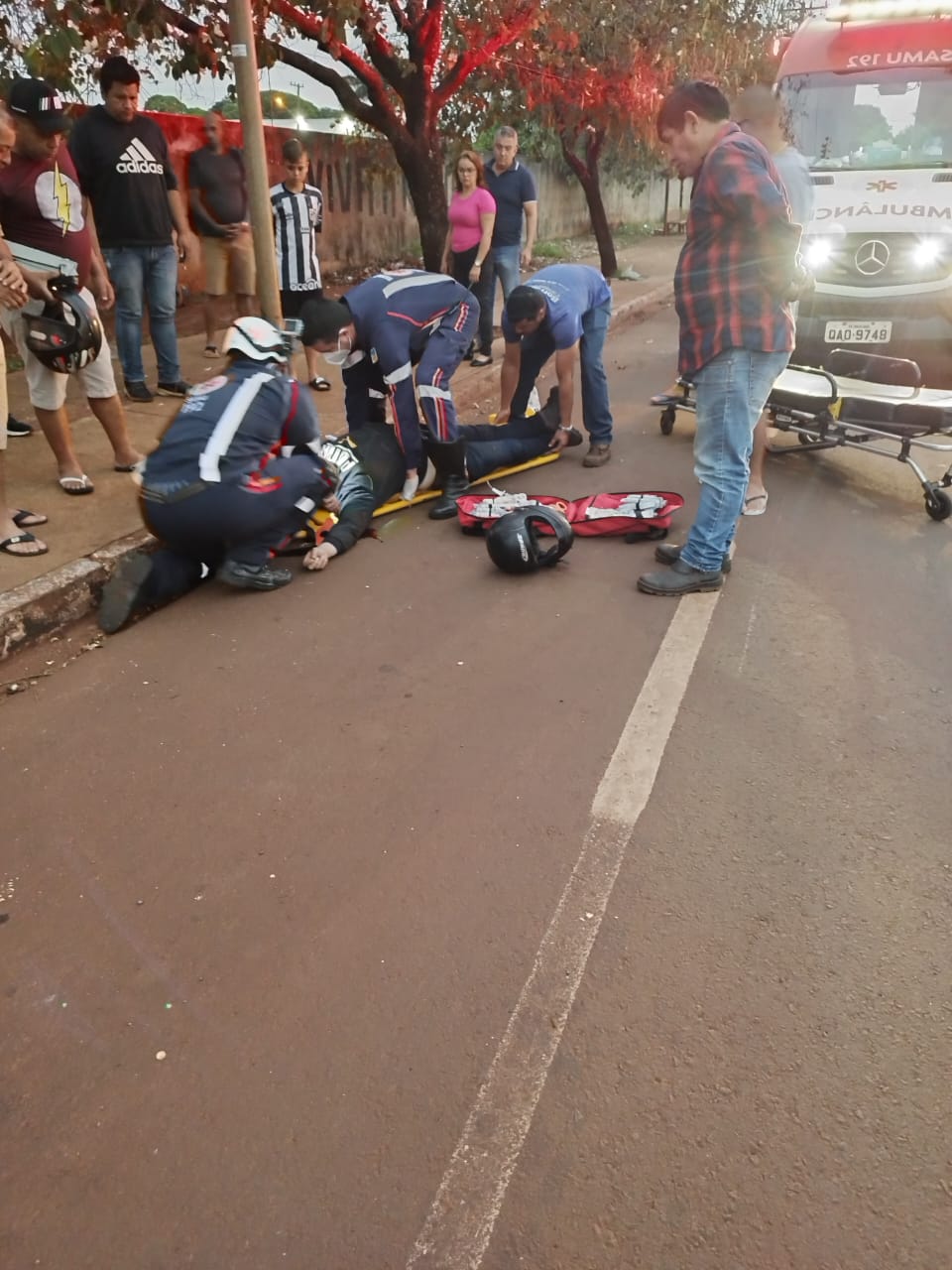 Motociclista Fica Em Estado Grave Após Bater Em Poste De Energia Em Dourados Ligado Na Notícia 