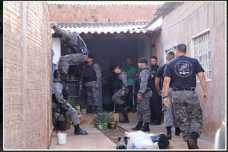 Policiais do Batalhão de Choque deram apoio às buscas. (Foto: Kísie Ainoã)