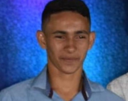 Dois homens morrem e um mulher ficou ferida após acidente entre 2 carros e carreta em Vicentina