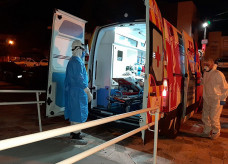 Paciente chegando no hospital com a ambulância da Qualivida. Foto: Marcio Neto