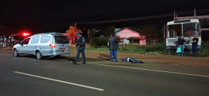 Venezuelano morre após ser atropelado por carro em Dourados; motorista do veículo fica em estado grave