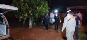 Homem morre após casa de madeira pegar fogo na Vila Cachoeirinha, em Dourados