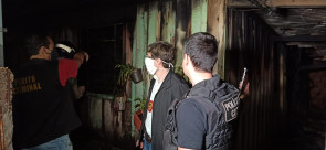 Homem morre após casa de madeira pegar fogo na Vila Cachoeirinha, em Dourados