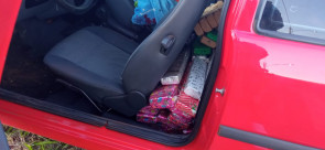 Polícia militar apreende veículo abandonado com quase 300 quilos de maconha em Dourados