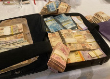 Operação Alto Escalão apreende mala de dinheiro na casa de investigados — Foto: Arquivo pessoal