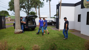 Homem é preso pelo SIG após atirar contra ex-namorada e seu atual em Dourados