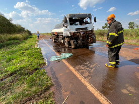 Colisão entre carretas deixa um morto na MS-379