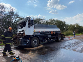 Colisão entre carretas deixa um morto na MS-379