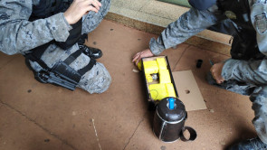 Dupla é presa pela PM após cão farejador encontrar drogas em ônibus em Dourados