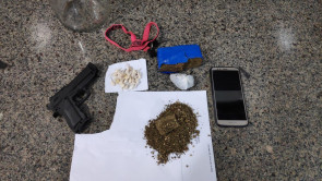 Após denúncias sig prende mulher por tráfico de drogas na vila Cachoeirinha