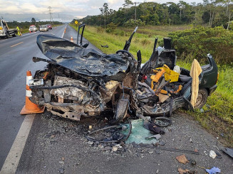 Cinco pessoas que estavam no carro morreram após acidente na rodovia Padre Manoel da Nóbrega, SP — Foto: Divulgação/Polícia Rodoviária
