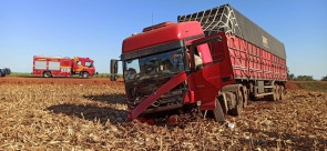 Motorista sai de pista e sofre acidente de carreta na MS-276