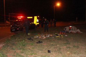 Após perseguição, casal capota carro com maconha e acaba preso