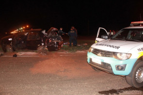 Após perseguição, casal capota carro com maconha e acaba preso