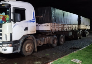 Defron prende dupla com carga milionária de cocaína