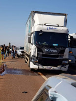 Mulher morre na BR 463 após colisão entre carro e carreta