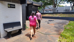 SIG investigando furto de bicicleta fecha 'boca de fumo' no Jardim Itália; mulher é presa