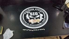 SIG investigando furto de bicicleta fecha 'boca de fumo' no Jardim Itália; mulher é presa