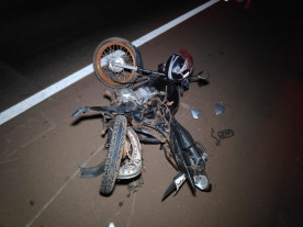 Motociclista fica com perna dilacerada após ser atropelado por veículos que tiravam racha em Dourados