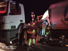Douradense morre após colisão entre caminhão e carreta na BR-163 em Rio Brilhante