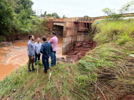 [Fotos]: Secretaria de Obras e Defesa Civil iniciam trabalhos de recuperação após forte chuva