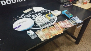 Morador próximo de faculdade é preso pelo SIG com mais de 1 quilo de cocaína