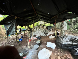 Polícia desmonta laboratório de maconha que abastecia crime organizado no RJ