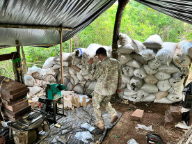 Polícia desmonta laboratório de maconha que abastecia crime organizado no RJ