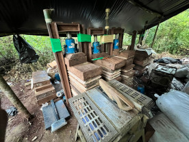 Polícia desmonta laboratório de maconha que abastecia crime organizado no RJ
