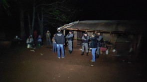 Mulher é presa acusada de matar o marido com uma facada no peito em Dourados