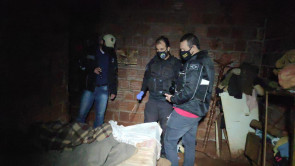 Mulher é presa acusada de matar o marido com uma facada no peito em Dourados