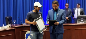 Jogadores e diretores do Pró Gol são homenageados na Câmara Municipal por conquista de campeonato