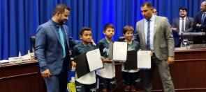 Jogadores e diretores do Pró Gol são homenageados na Câmara Municipal por conquista de campeonato