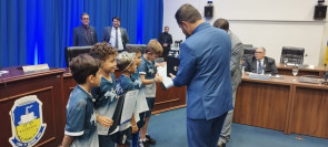 Jogadores e diretores do Pró Gol são homenageados na Câmara Municipal por conquista de campeonato