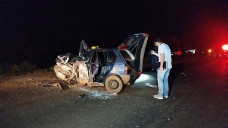 Fiat Uno ficou destruído com o impacto da batida; Fotos: Leandro Holsbac