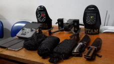 Armas, celulares e drones apreendidas pelos policiais; Foto: Fato MS