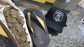 Interno do semiaberto é flagrado com maconha no chinelo em Dourados