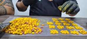 Dominicana é presa com quase 12 mil doses de ecstasy em aeroporto