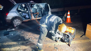 Acidente entre 2 veículos mata motoristas em Maracaju